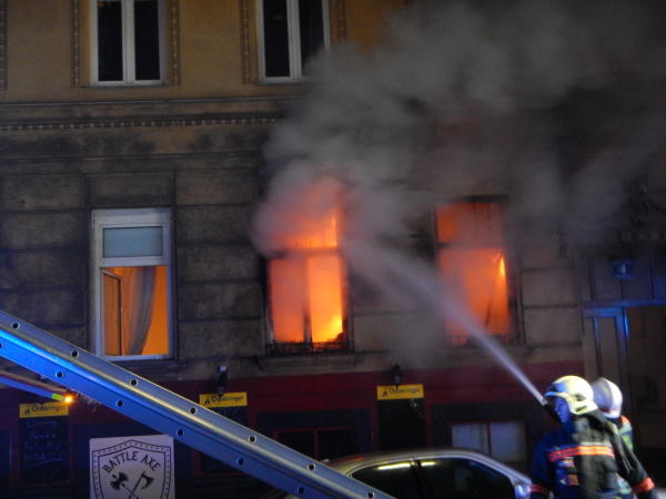 حريق في فيينا, الحي التاسع عشر في فيينا, رجال الاطفاء في النمسا, الدفاع المدني في النمسا