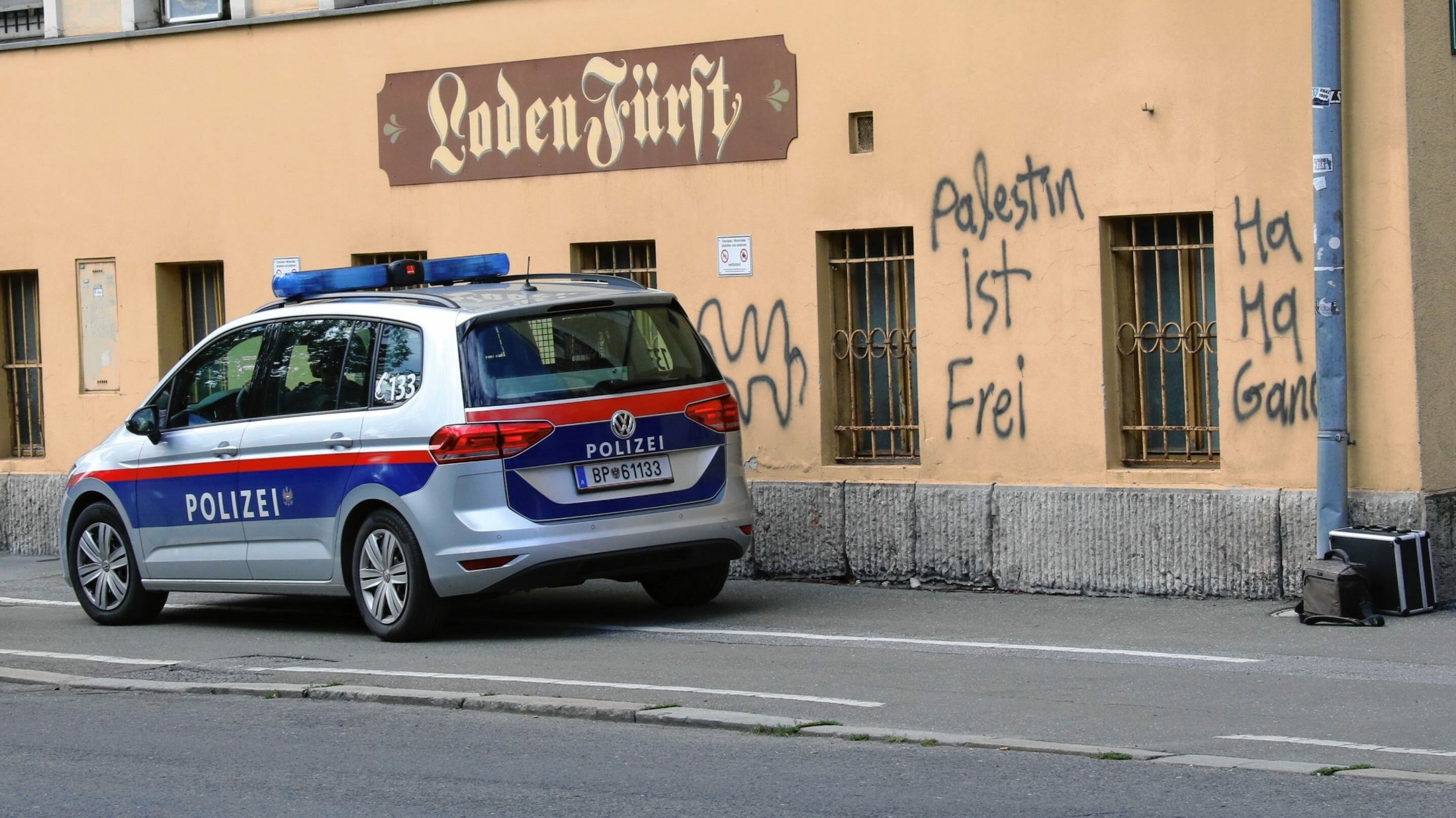 الشرطة النمساوية والاعتداء على معبد يهودي