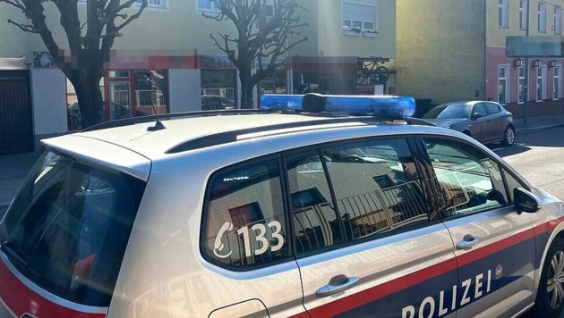 جريمة قتل في فيينا، سيارة شرطة