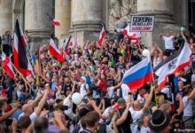 استغل اليمينيون ومواطنو الرايخ الاحتجاجات ضد إجراءات كورونا وحاولوا اقتحام البرلمان الألماني