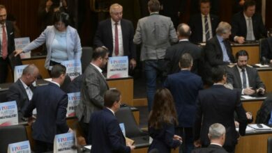 نواب حزب الحرية يغادرون جلسة البرلمان النمساوي أثناء كلمة الرئيس الأوكراني