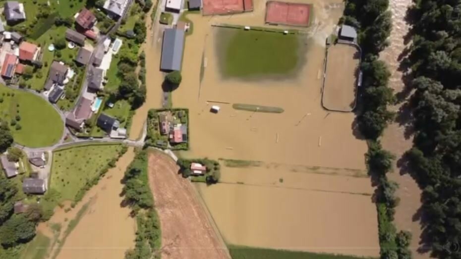 فرق الإنقاذ تحاول التخفيف من أثار الفيضانات في المقاطعات الجنوبية للنمسا