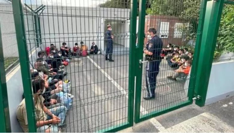 مهاجرون على الحدود النمساوية المجرية، هجرة، لجوء، الشرطة النمساوية