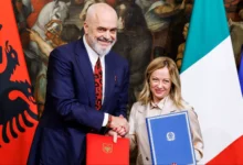توقيع مذكرة التفاهم بين رئيسة وزراء إيطاليا جيورجيا ميلوني ورئيس وزراء ألبانيا إيدي راما